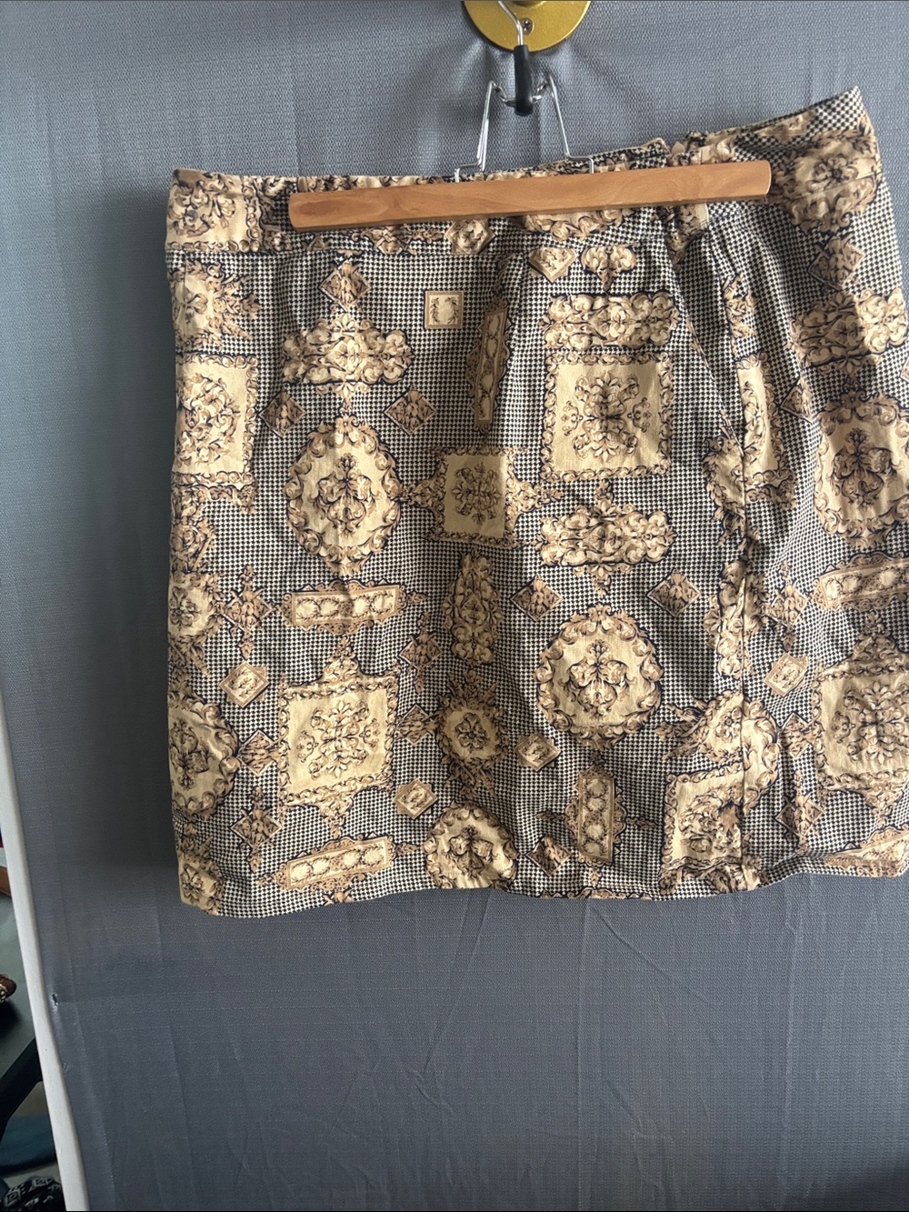 Talbots Beige pattern skirt with pockets